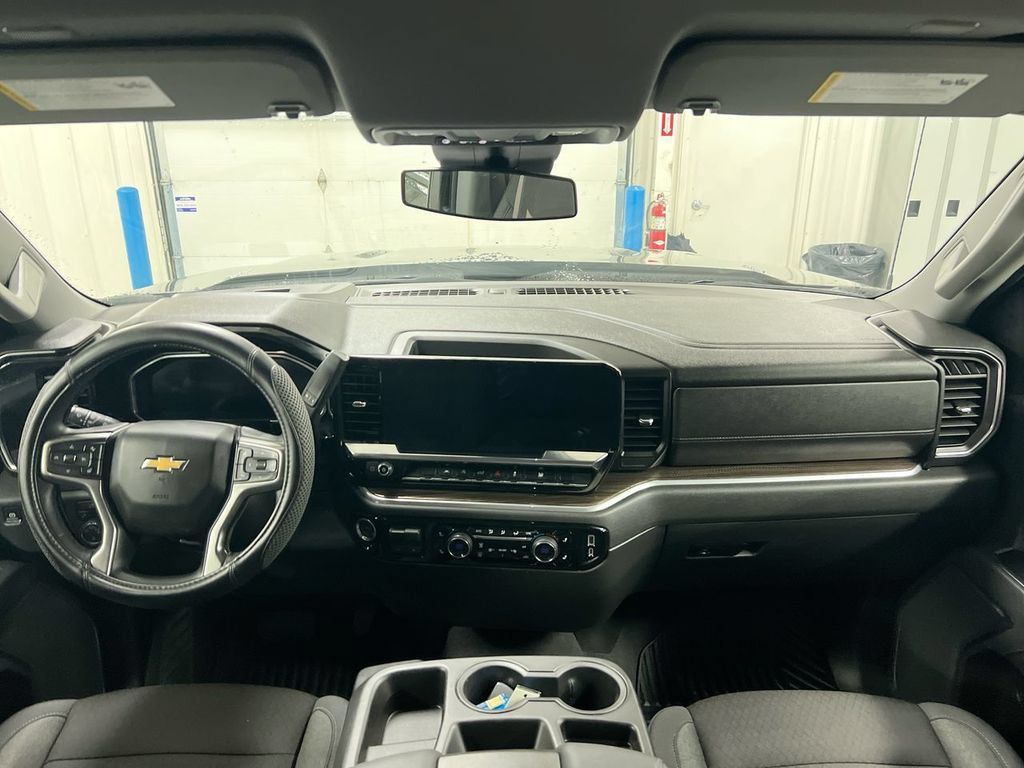 Used 2026 Chevrolet Silverado 1500 LT AWD/4WD image 10