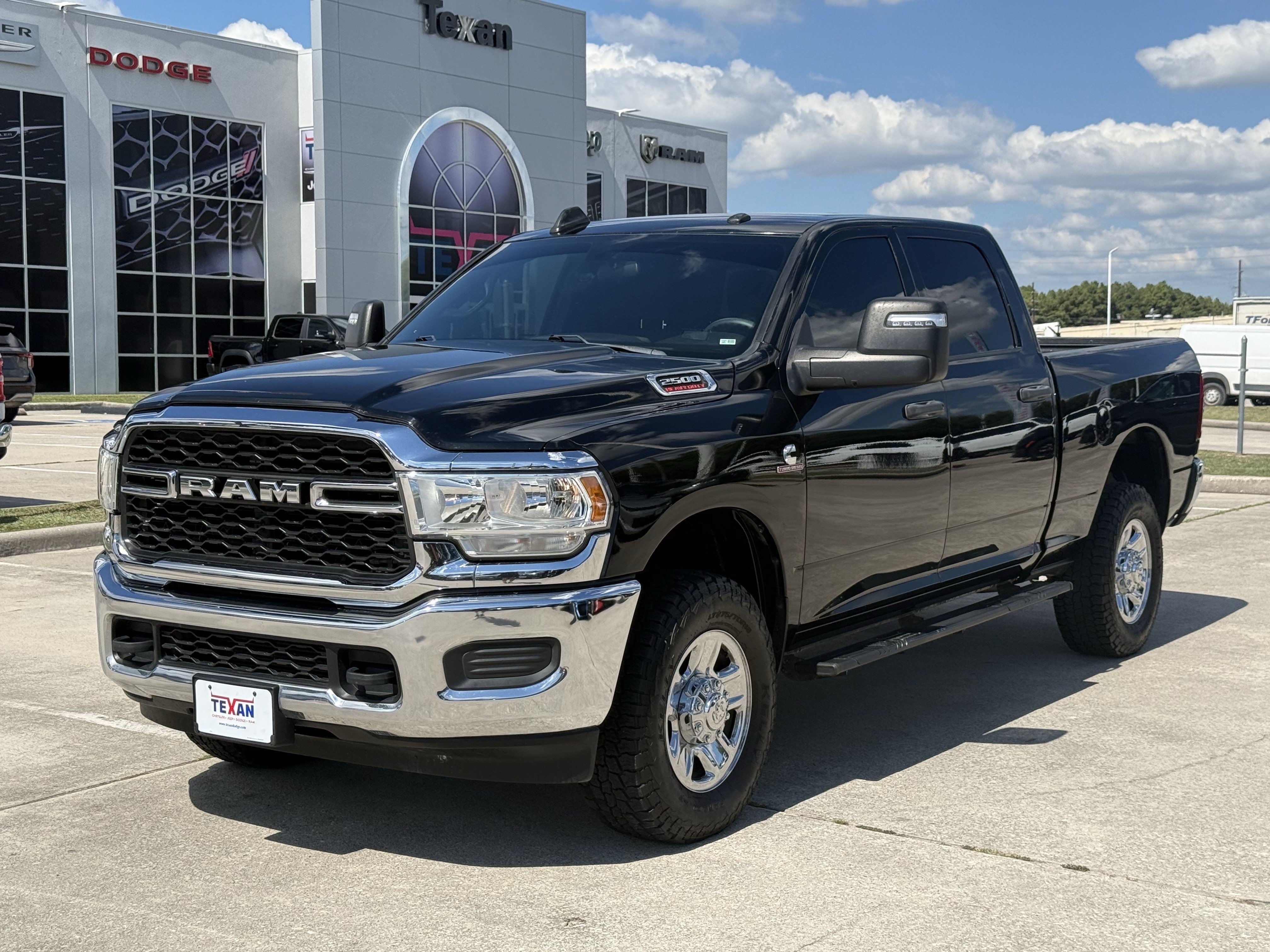 Used 2024 RAM 2500 Tradesman w/ Chrome Appearance Group AWD/4WD image 9