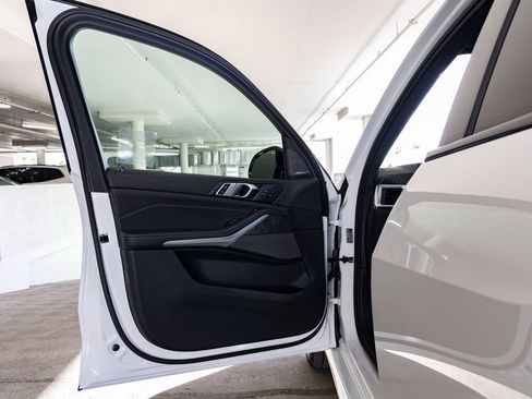 Certified 2025 BMW X5 xDrive40i w/ M Sport Package image 13