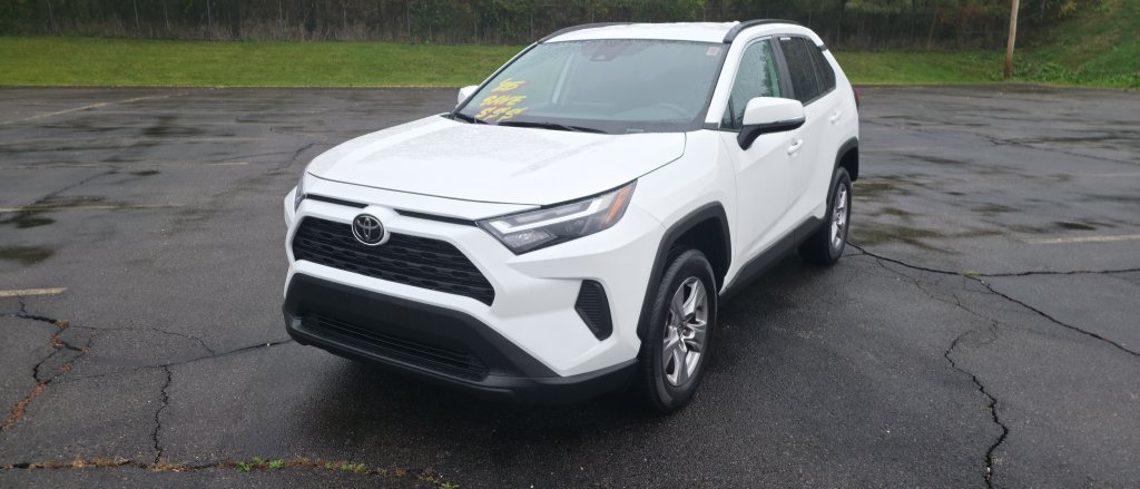 Used 2025 Toyota RAV4 XLE AWD/4WD image 5