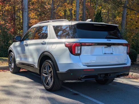 New 2026 Ford Explorer ST-Line w/ ST-Line Street Pack image 5