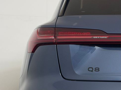 Used 2024 Audi Q8 e-tron Premium Plus w/ Premium Plus Package AWD/4WD image 30