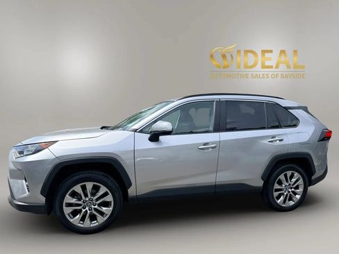 Used 2021 Toyota RAV4 XLE Premium AWD/4WD image 3