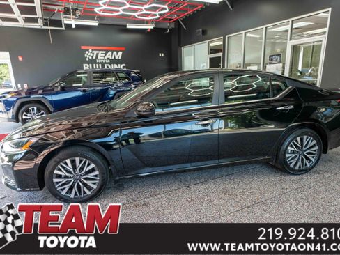 Used 2024 Nissan Altima 2.5 SV w/ SV Premium Package image 1