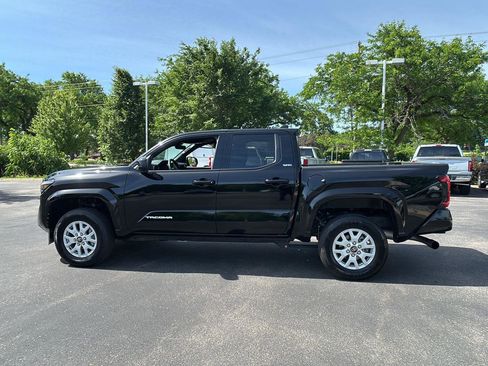 Used 2025 Toyota Tacoma SR5 AWD/4WD image 26