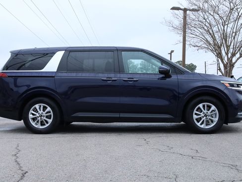 Used 2024 Kia Carnival LX image 6