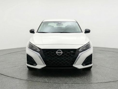 Used 2025 Nissan Altima 2.5 SV image 2