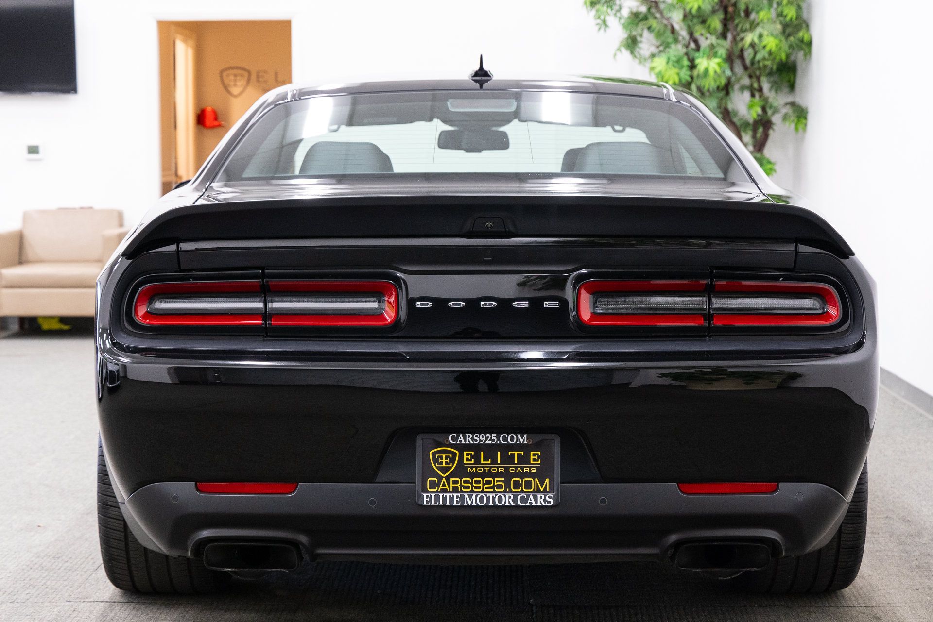 Used 2019 Dodge Challenger SRT Hellcat RWD image 4