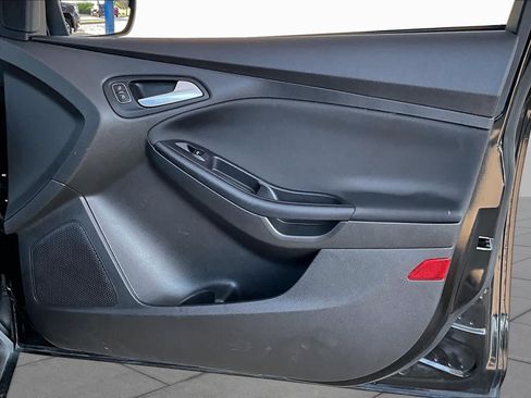 Used 2015 Ford Focus SE FWD image 23