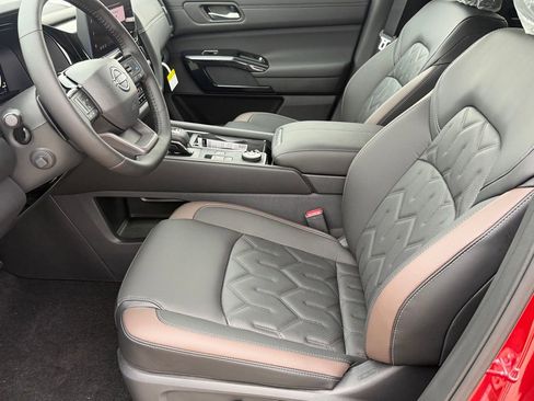 New 2026 Nissan Pathfinder Platinum image 12