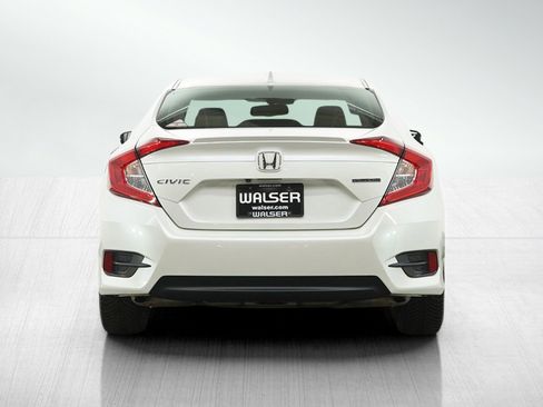 Used 2016 Honda Civic Touring image 4