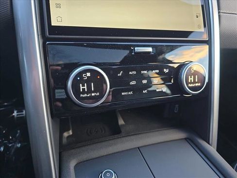 New 2026 Land Rover Discovery Limited Edition image 25