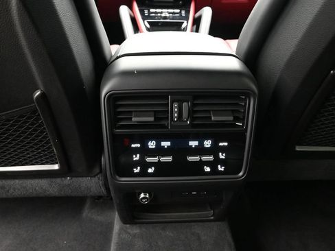Certified 2025 Porsche Cayenne GTS AWD/4WD image 18
