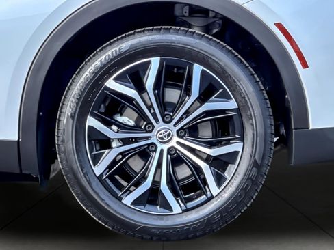 Certified 2026 Toyota Crown XLE image 25