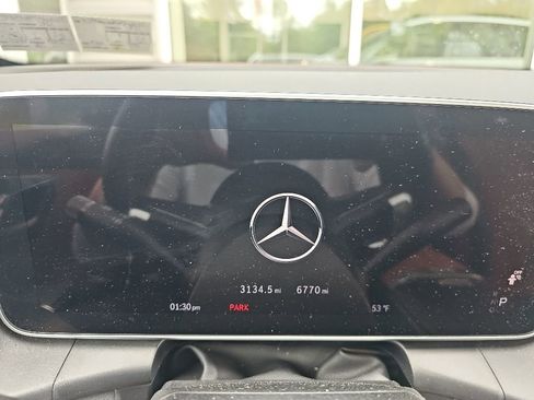 Used 2025 Mercedes-Benz GLC 300 4MATIC image 10