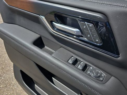 New 2026 GMC Yukon XL Denali w/ Denali Reserve Package image 33