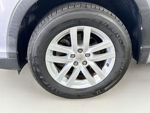 Used 2015 Toyota Highlander LE FWD image 38
