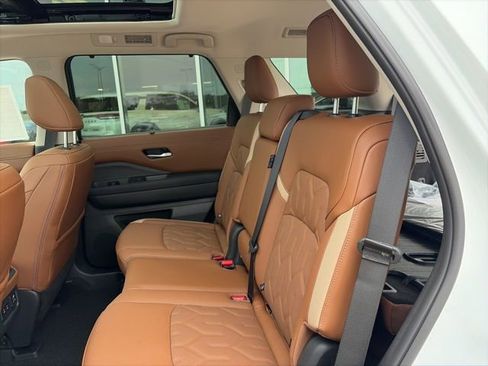 New 2026 Nissan Pathfinder Platinum image 19