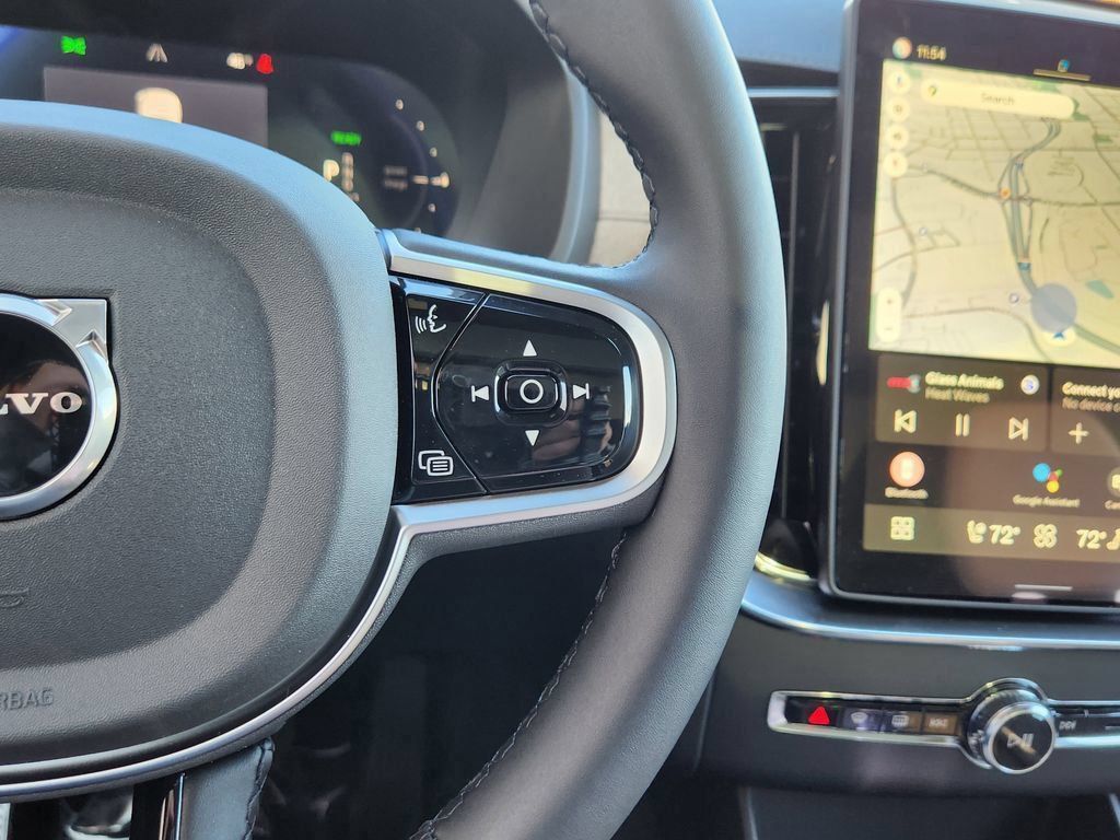 New 2026 Volvo XC90 T8 Plus w/ Protection Package Premier AWD/4WD image 18