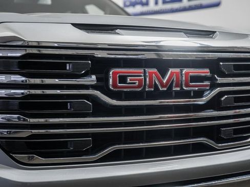 Used 2025 GMC Sierra 1500 SLT image 12