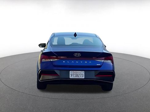 Used 2025 Hyundai Elantra Limited image 12