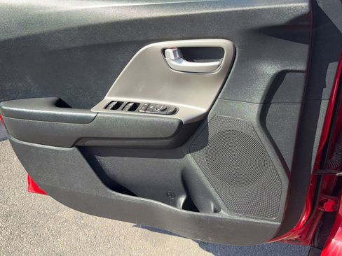Used 2019 Kia Niro LX FWD image 16