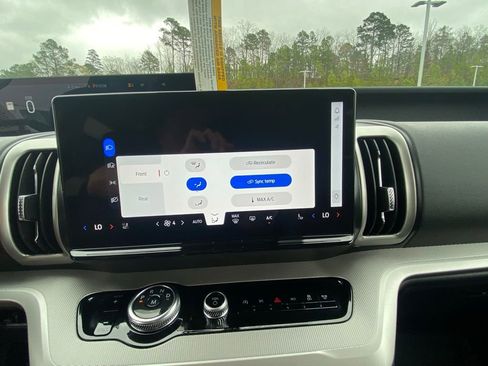 New 2026 Ford Expedition Active image 15