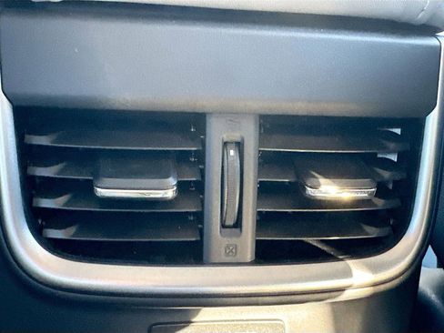 Used 2025 Subaru Outback Premium image 33