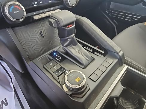 Used 2025 Toyota Tacoma 4x4 Double Cab Hybrid image 37