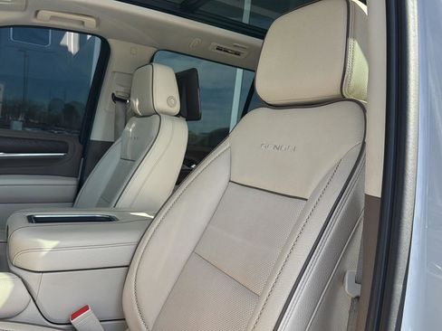 Used 2023 GMC Yukon Denali w/ Denali Reserve Package image 28