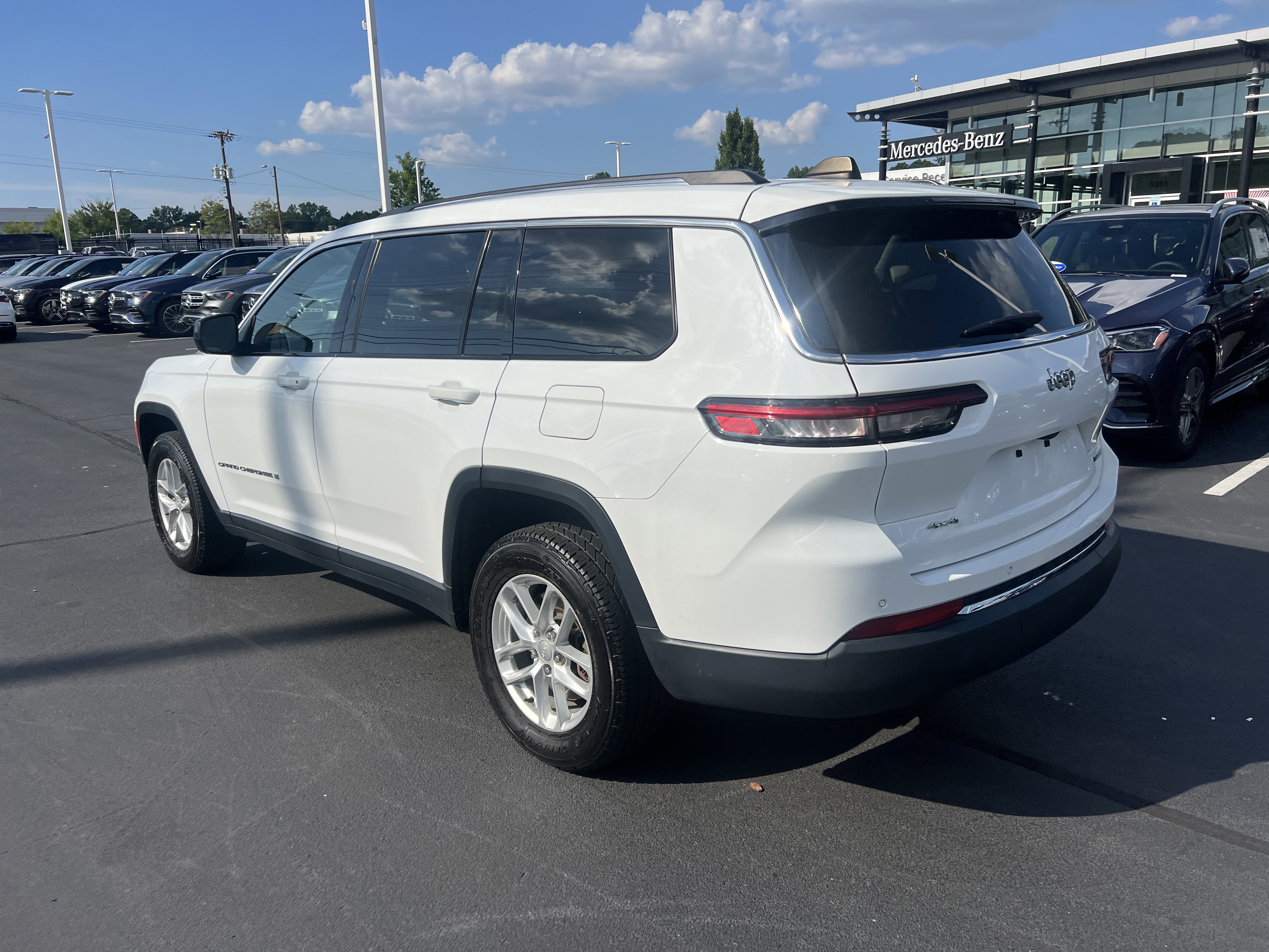 Used 2023 Jeep Grand Cherokee L Laredo AWD/4WD image 8
