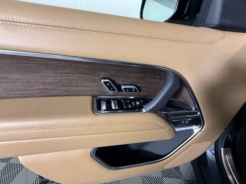 Used 2025 Land Rover Range Rover SE AWD/4WD image 15
