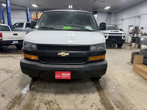 Used 2019 Chevrolet Express 3500 w/ Driver Convenience Package image 3