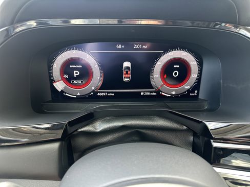 Used 2023 Nissan Pathfinder Platinum image 16