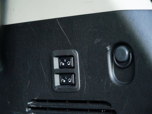 Used 2022 Nissan Armada Platinum w/ Captain's Chairs Package image 37