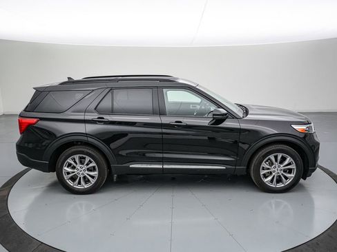 Certified 2022 Ford Explorer XLT w/ Equipment Group 202A image 3