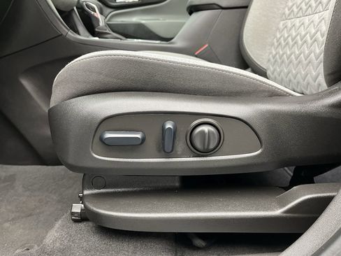 Used 2023 Chevrolet Equinox LS w/ LS Convenience Package AWD/4WD image 9