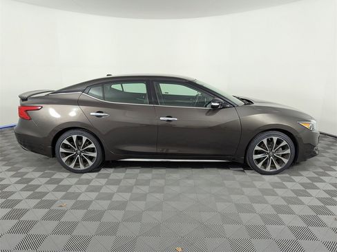 Used 2016 Nissan Maxima SR image 4