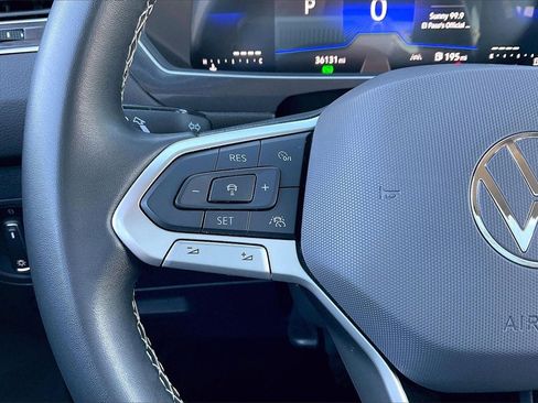 Used 2024 Volkswagen Tiguan SE image 18