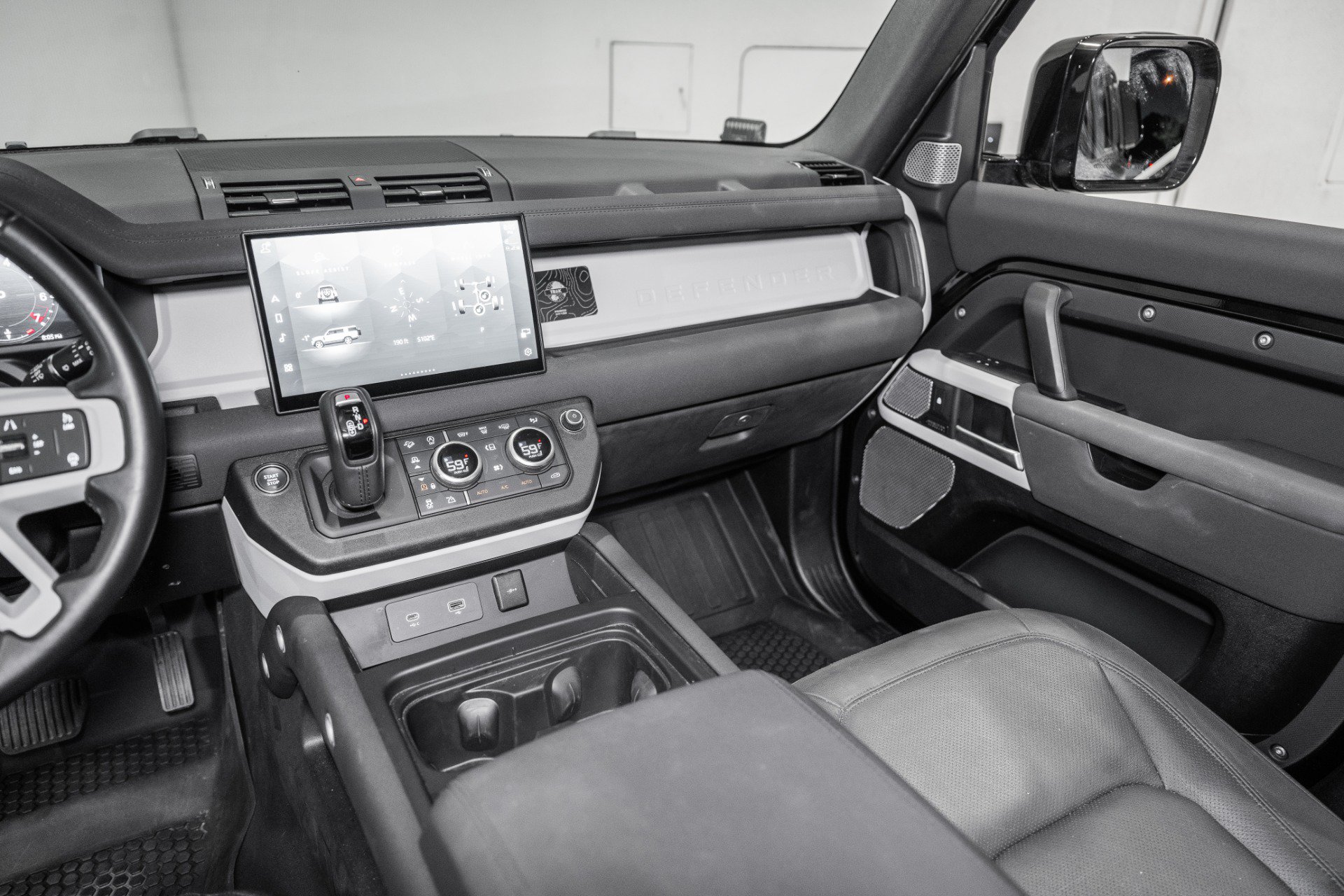 Used 2023 Land Rover Defender 130 SE AWD/4WD image 34