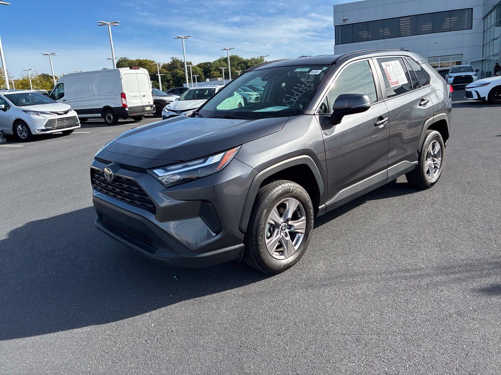 Used 2025 Toyota RAV4 XLE AWD/4WD image 18