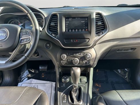 Used 2019 Jeep Cherokee Latitude Plus image 14