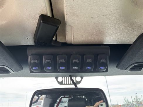 Used 2016 Jeep Wrangler Unlimited Rubicon image 35