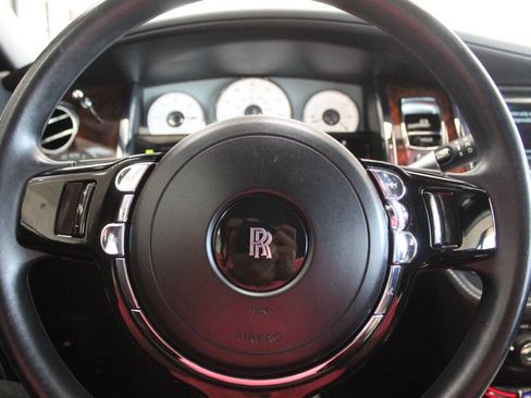 Used 2019 Rolls-Royce Ghost RWD image 13
