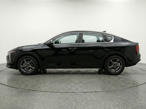 Used 2025 Kia K4 LXS image 5