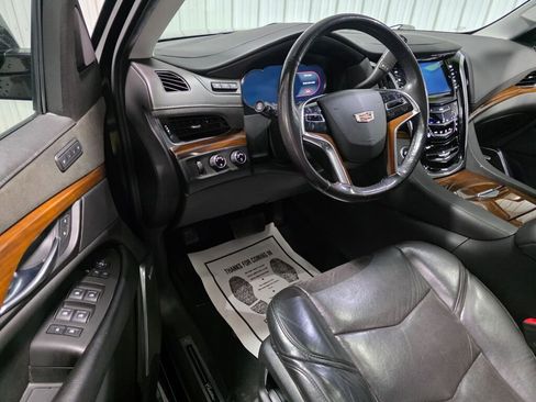 Used 2020 Cadillac Escalade ESV Luxury AWD/4WD image 6