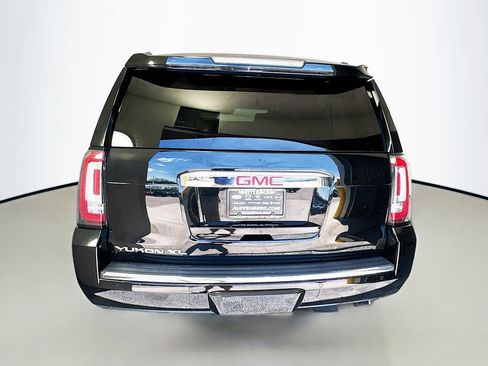Used 2018 GMC Yukon XL Denali w/ Denali Ultimate Black Edition AWD/4WD image 6