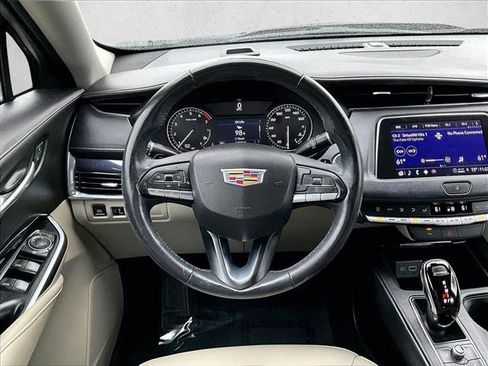 Used 2023 Cadillac XT4 Luxury image 7