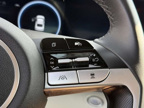 Certified 2025 Hyundai Elantra Limited FWD image 25