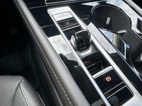 Certified 2025 Volkswagen Atlas SE FWD image 22